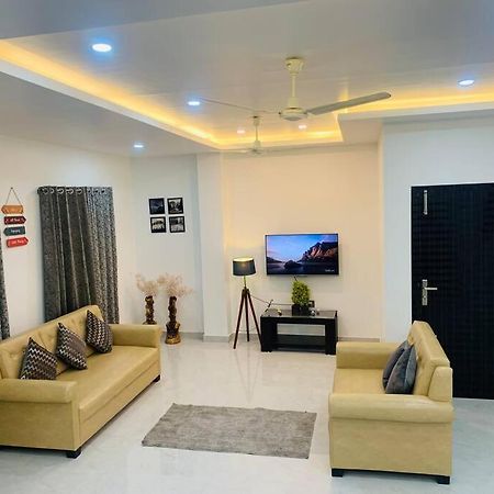 White Orchid, Unique & Stylish, Executive 2Bhk. Apartment Guwahati Luaran gambar