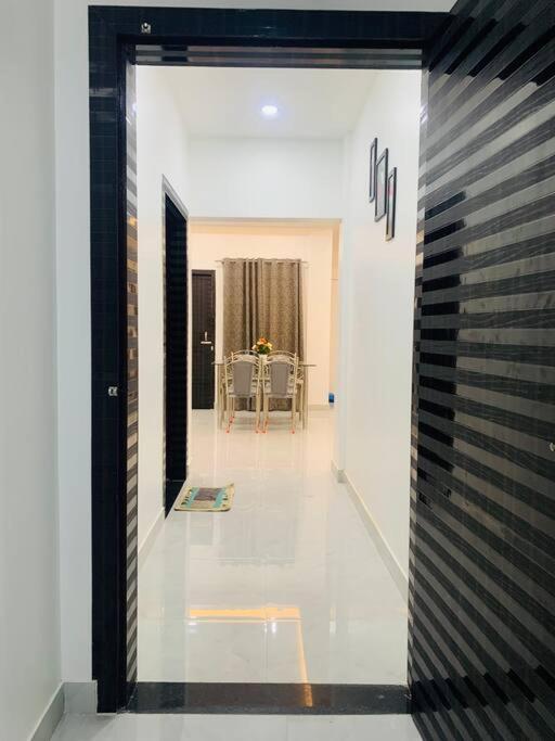 White Orchid, Unique & Stylish, Executive 2Bhk. Apartment Guwahati Luaran gambar
