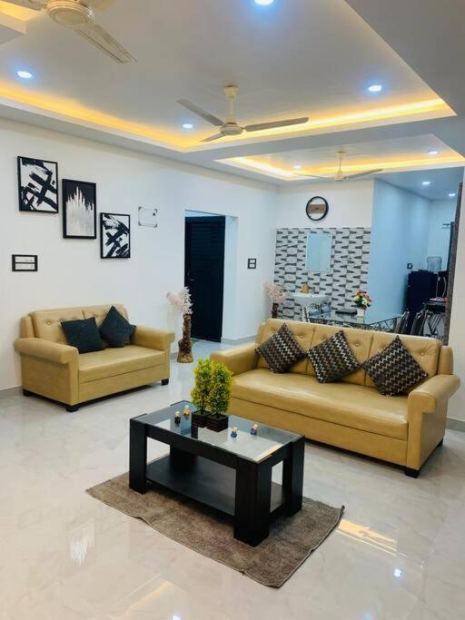 White Orchid, Unique & Stylish, Executive 2Bhk. Apartment Guwahati Luaran gambar