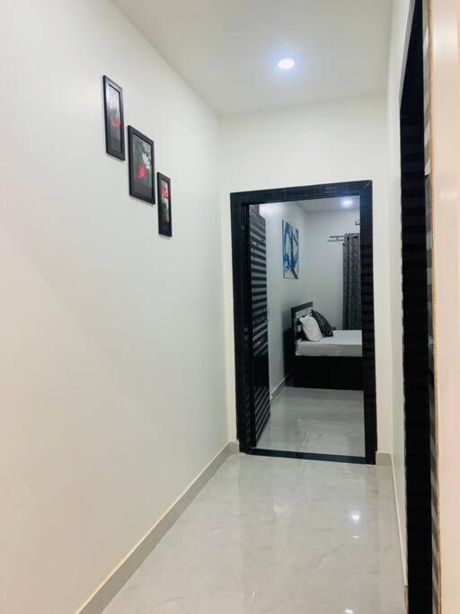 White Orchid, Unique & Stylish, Executive 2Bhk. Apartment Guwahati Luaran gambar